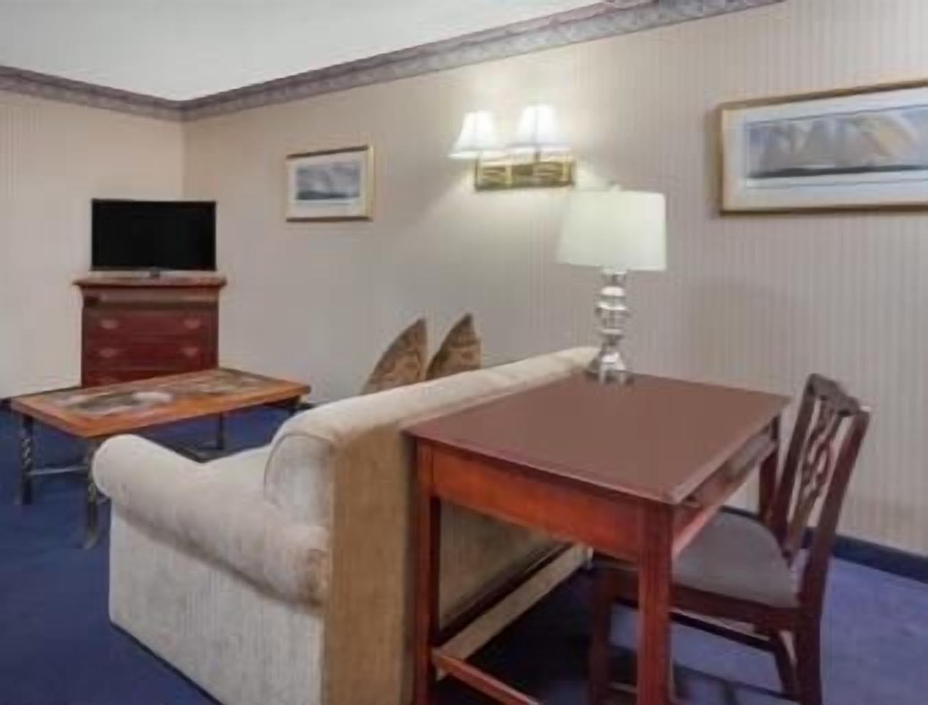 Howard Johnson By Wyndham Mystic Exterior photo