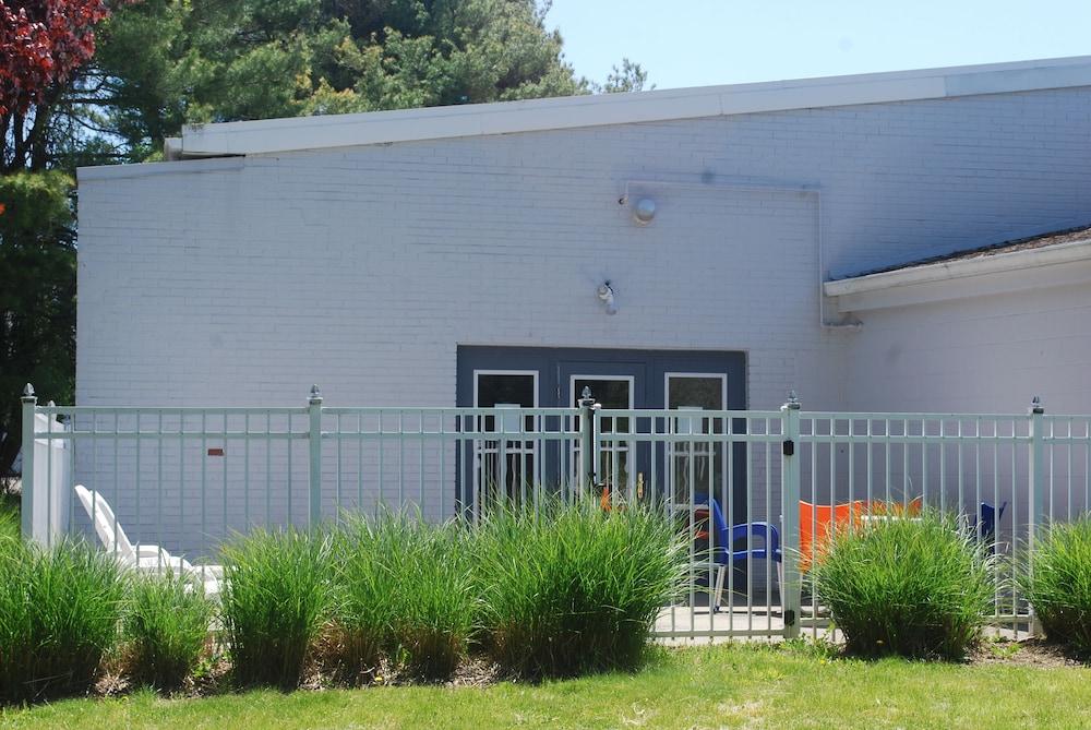 Howard Johnson By Wyndham Mystic Exterior photo