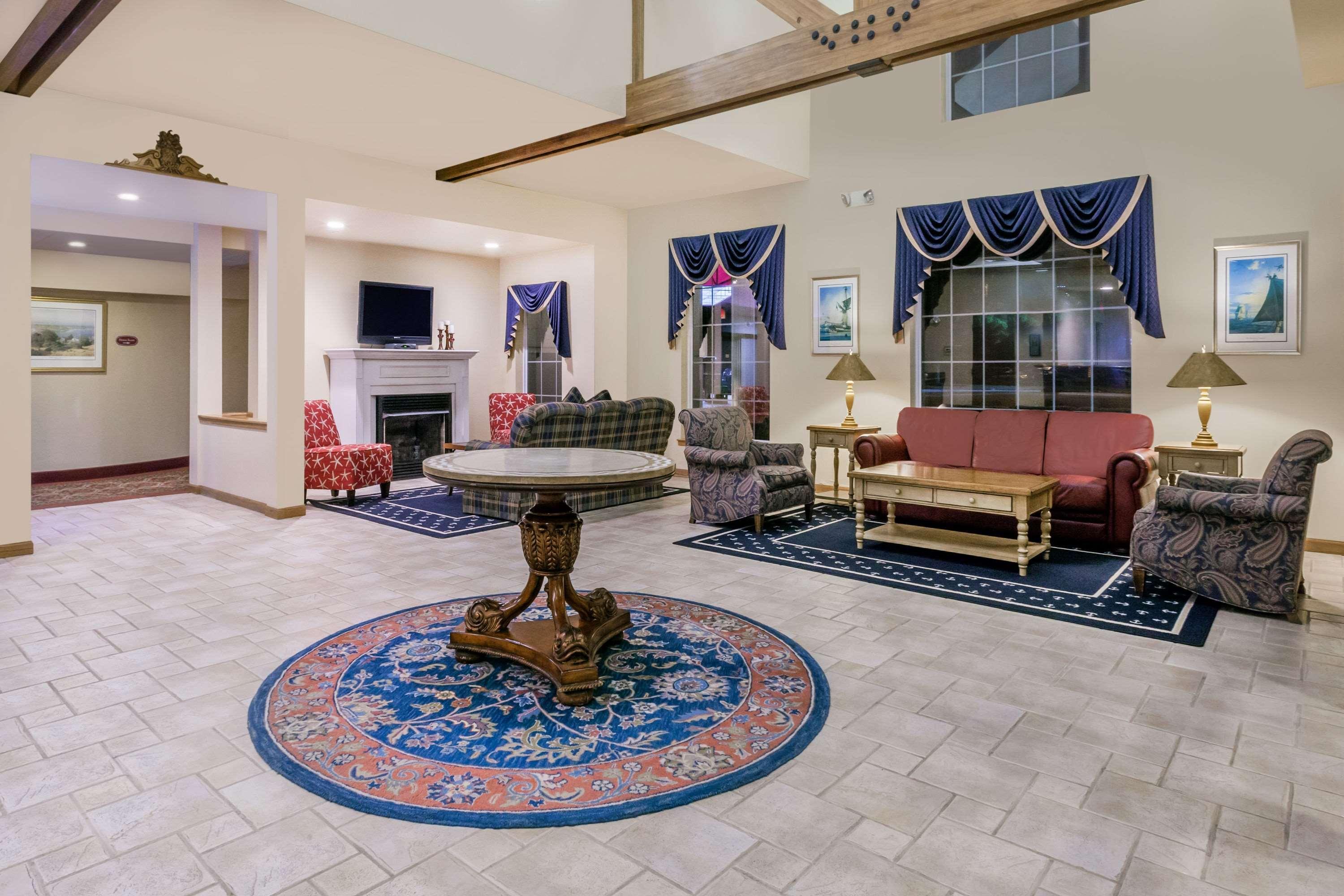 Howard Johnson By Wyndham Mystic Exterior photo