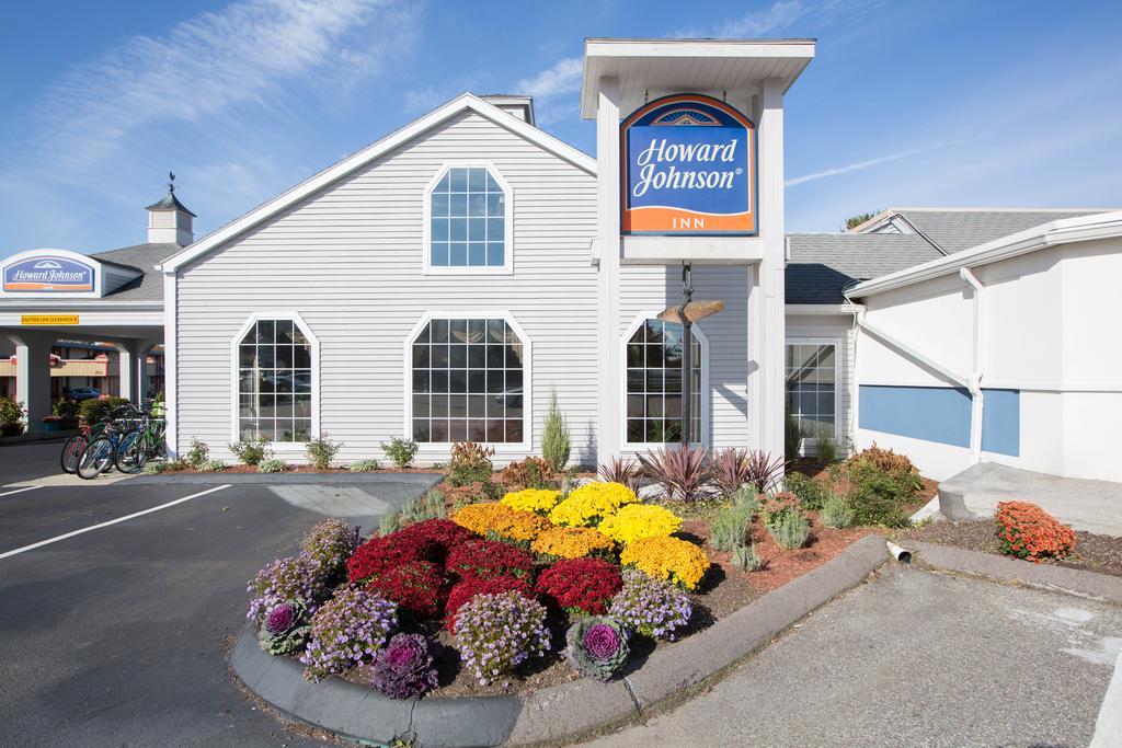 Howard Johnson By Wyndham Mystic Exterior photo