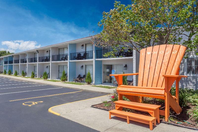 Howard Johnson By Wyndham Mystic Exterior photo