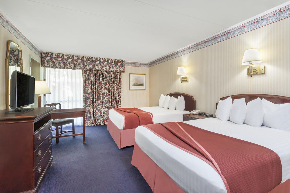 Howard Johnson By Wyndham Mystic Exterior photo