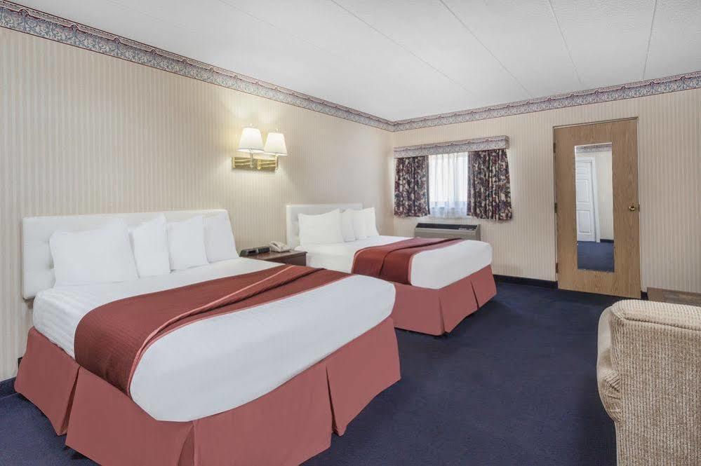 Howard Johnson By Wyndham Mystic Exterior photo