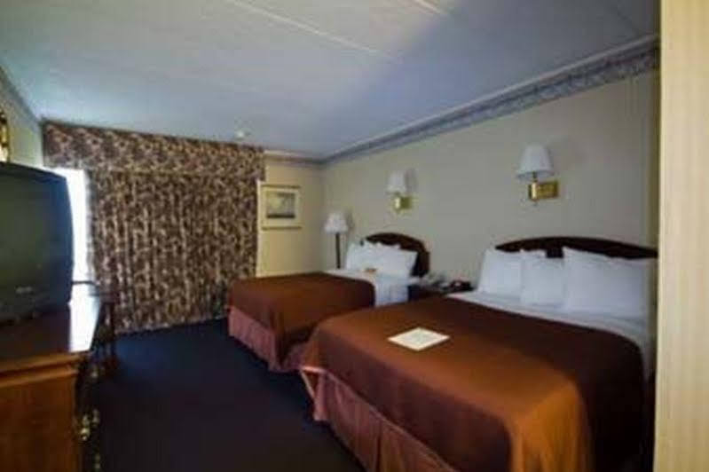Howard Johnson By Wyndham Mystic Exterior photo